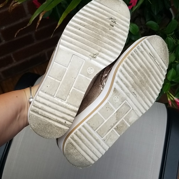 VGUC Peyton Gold Nine West Spectator Platform - Picture 4 of 5